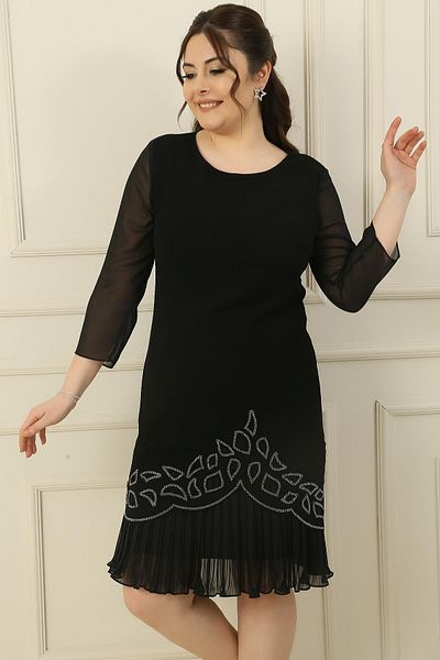 By Saygı Κρεπ φόρεμα Plus Size με μανίκια και σιφόν πλισέ και πέτρινη λεπτομέρεια