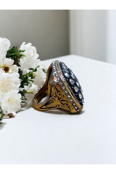 FAYRA ACCESSORIES Diamond Mounted Zircon Stone Square Ring