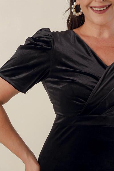 By Saygı Krátké sametové krátké šaty s výstřihem do V vpředu a s výstřihem do V