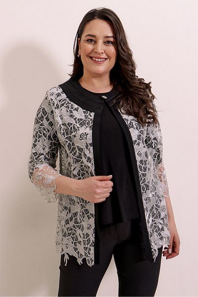 By Saygı بلوزة داخلية من الليكرا مع بروش وسترة دانتيل مقاس كبير، طقم مكون من قطعتين