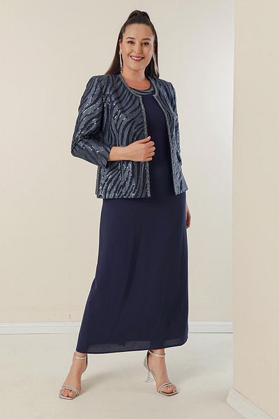By Saygı Zweiteiliges Set mit Paillettenjacke, gefüttertem Kreppkleid mit Halbmondärmeln und Übergröße