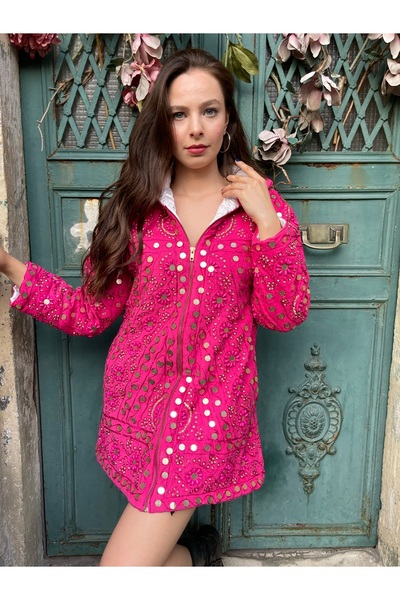 Madame Lucid Pembe Kadife El İşlemesi Pullarla Süslü Bohem Tasarım Kaban