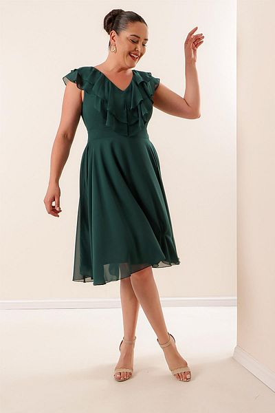 By Saygı Rochie de mărime Plus din șifon cu volan
