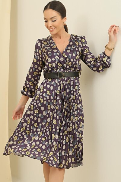 By Saygı Kétsoros galléros derékövvel bélelt kendővel mintás redős szatén ruha