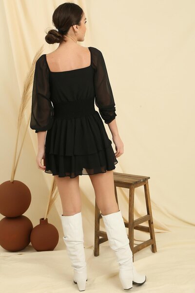 By Saygı Rochie din șifon stratificat cu guler pătrat cu talie