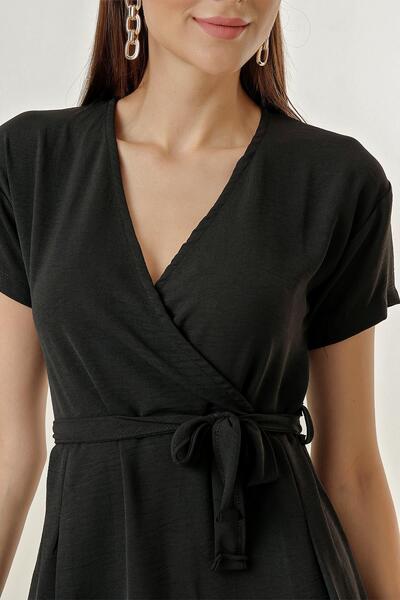 By Saygı Skladané aerobínové šaty s dvojitým golierom a pásom v páse