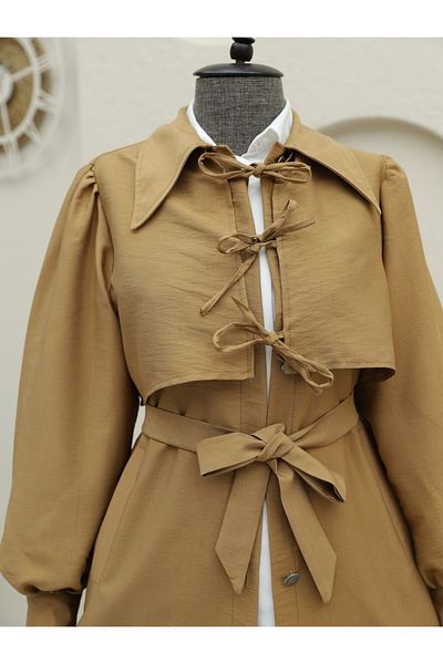 Modamorfo Trenchcoat mit Knopftasche und Schnürung vorne