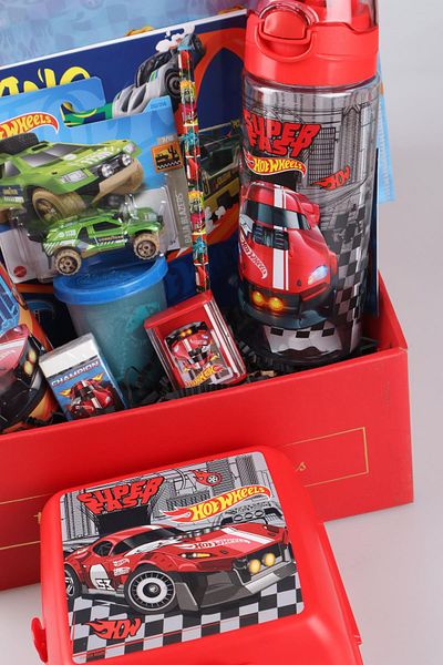HOT WHEELS Sticlă de apă Hot Wheels cu licență DEKOMUS pentru sezonul nou - cutie de nutriție, fișier Snap, aluat de joacă și vot