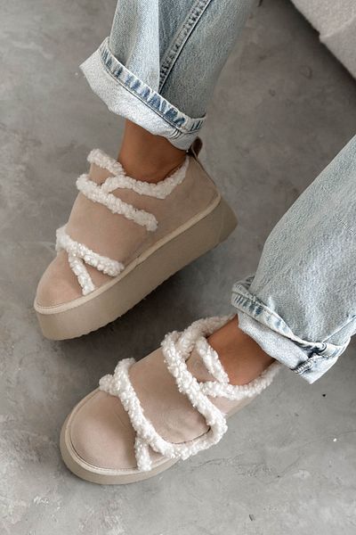 Shoebutik Béžové pruhované plyšové tenisky Simba