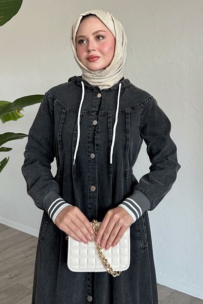 InStyle Černé džínové šaty s elastickým pasem s kapucí