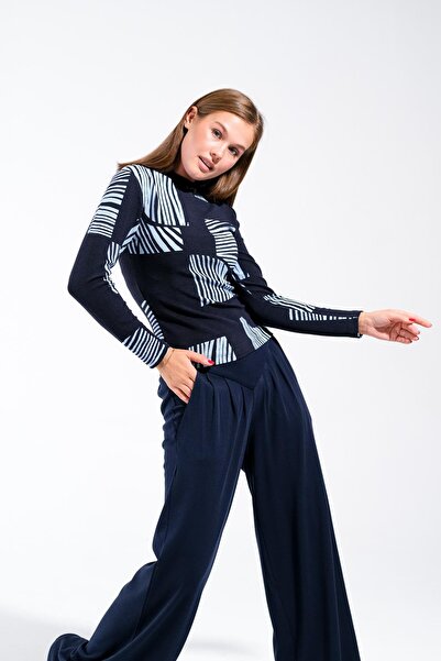 Signature Style 724304 _قميص نسائي طويل الأكمام بنصف الياقة المدورة