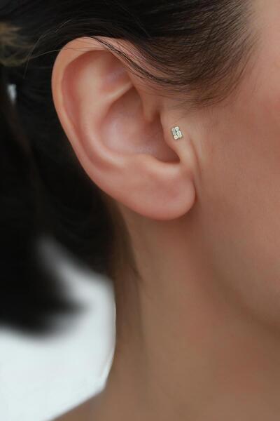 Bayar Gold 14 Ayar Altın Taşlı Dikdörtgen Tragus Piercing