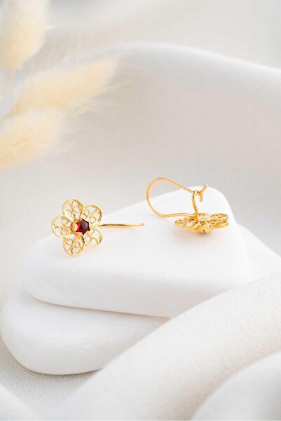 Bayar Gold 14 Ayar Altın Kırmızı Taşlı Papatya Küpe