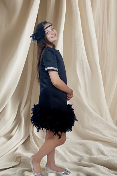 GİST Kız Çocuk Siyah Saten Kısa Kollu Etek Ucu Tüy Otriş Detaylı Abiye