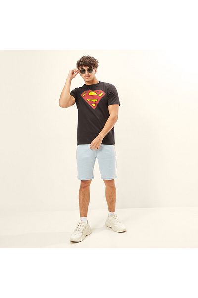 SP Characters تي شيرت بقصّة Slim Fit بطبعة شعار سوبرمان وأكمام قصيرة ورقبة دائرية