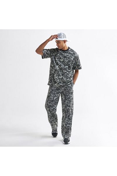 FAV All-Over Print Crew Neck T-shirt with Short Sleeves
