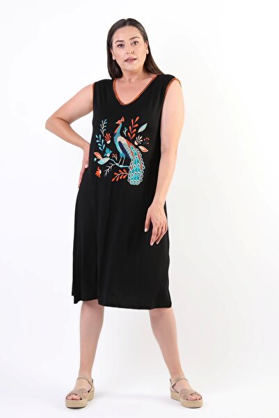 Ebsumu بالإضافة إلى حجم الخامس الرقبة التطريز الطاووس الأسود فستان بلا أكمام