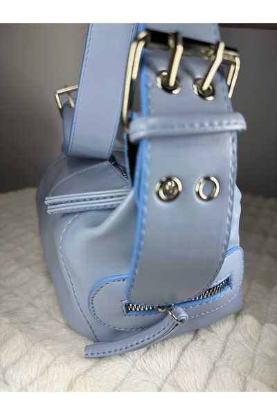 nan na Renk Patırtısı: Fermuar Detaylı Baget Çanta