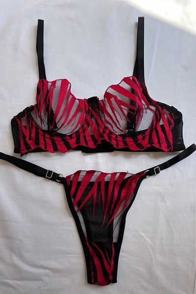 Rubuvi Sword Femei Underwire Ruched Tulle Brode Bralet Lenjerie de corp Chiloți Set Sutien Set Lenjerie