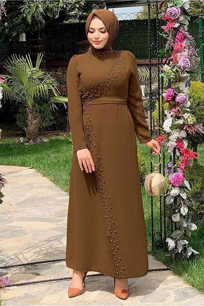 TRENDTESETTÜR Γυναικείο βραδινό φόρεμα με λεπτομέρεια Tan and Pearl Stand Collar - T 8073