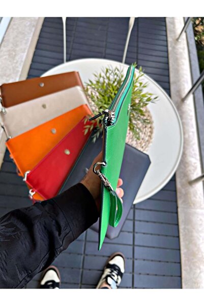 WATCHOFROYAL Green Clutch Handbag