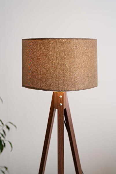 Rivaİstanbul Kahverengi Dokulu Silindir Başlık Ahşap Üç Ayaklı Lambader