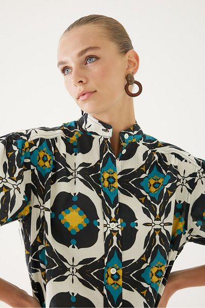 Exquise Cămașă cu model abstract cu guler judecător