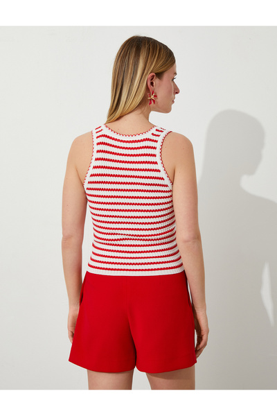 Koton Tuba Ünsal X – ärmelloses Häkel-Unterhemd mit U-Ausschnitt