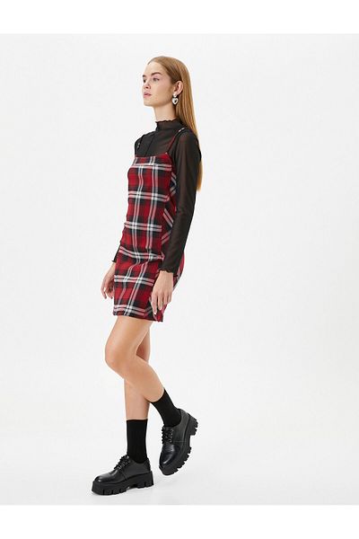 Koton Mini-Salopet-Kleid mit schmalen Trägern und schmaler Passform
