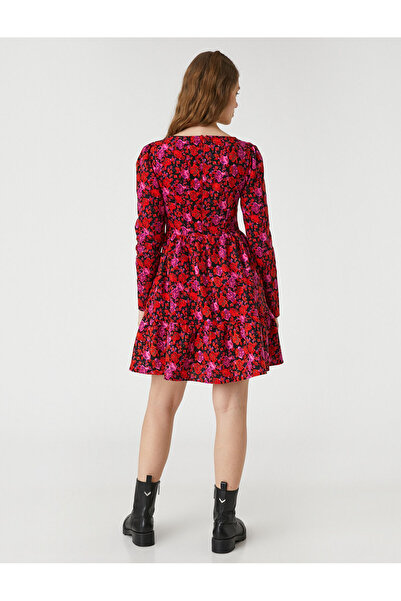 Koton Μίνι χειμωνιάτικο φλοράλ φόρεμα με μακρυμάνικο λαιμόκοψη