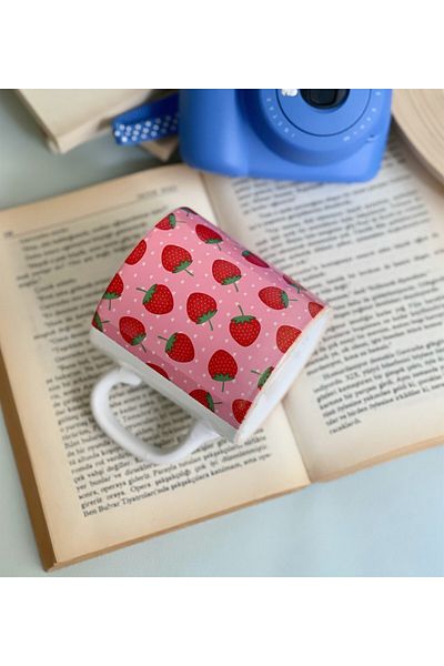 Gift Moda كوب بتصميم الفراولة