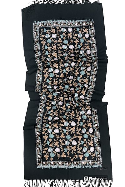 eslem butik Cashmere Seasonal Shoulder Shawl