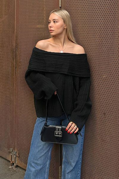 Swist Schwarzer Damen-Strickpullover mit Madonna-Kragen und offenen Schultern aus Samt