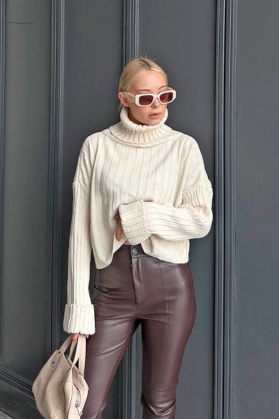 Swist Beiger kurzer Strickpullover mit Rollkragen und Bündchendetail für Damen