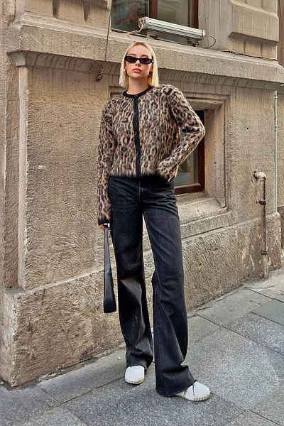 Swist Damen-Strickjacke aus brauner Wolle mit Leopardenmuster
