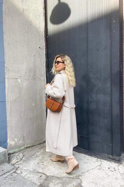 Sue Store Παλτό Oversize Stash με ζώνη με επένδυση από ψαροκόκκαλο σε λευκό χρώμα