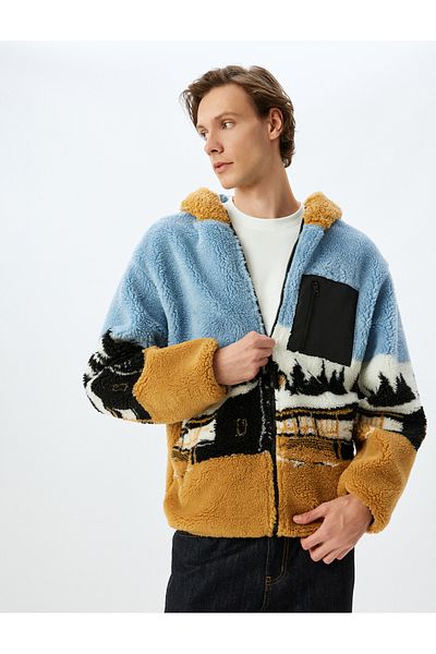 Koton Kapuzen-Plüschjacke mit Reißverschluss, Landschaftsmuster und Taschendetail