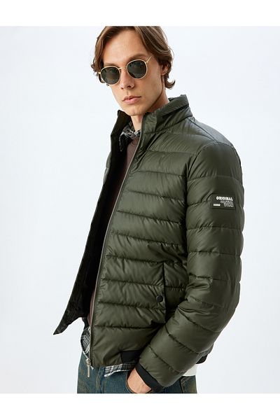 Koton Latexová tkanina Slim Fit Puffer Jacket s detailem štítku se stojáčkem