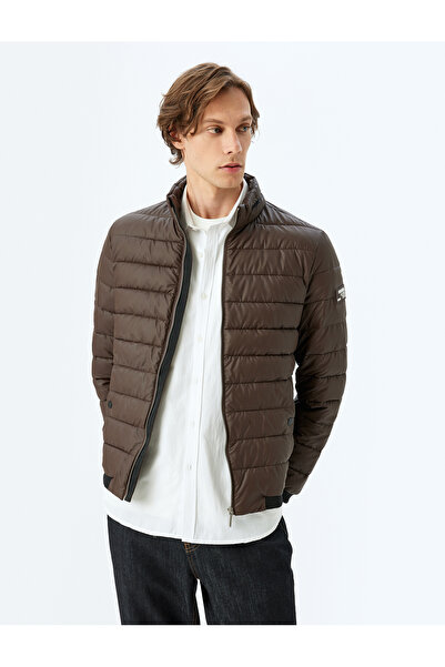 Koton Μπουφάν με λεπτή εφαρμογή από ύφασμα λατέξ με λεπτομέρεια ετικέτας γιακά