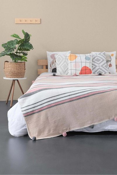 Romans Pink Blanket - 150X200 cm with Pompom with Special Bag