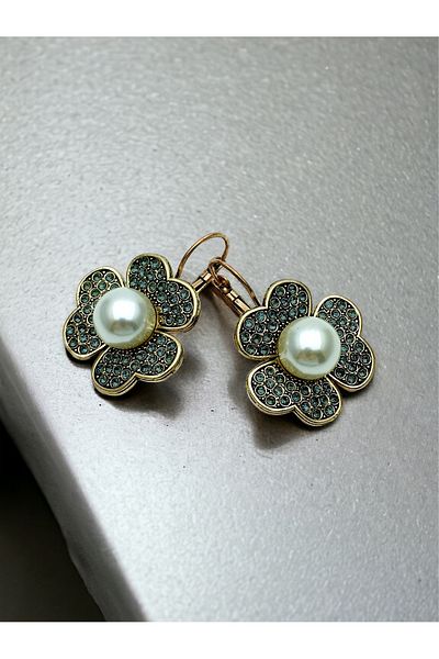 FAYRA ACCESSORIES Clover Figure Pearl Detailed Earrings