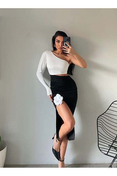 Alba Rochie albă neagră cu aplicație de trandafir