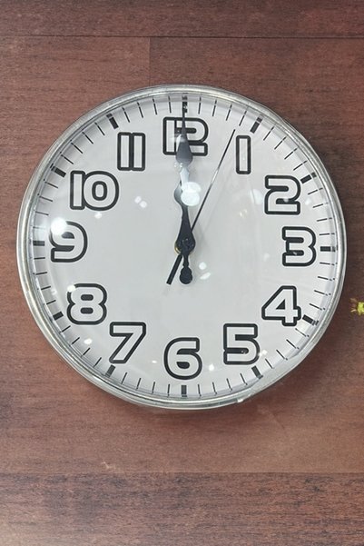 ThenTech Gümüş Detaylı Kalın Okunaklı Fontlu Duvar Saati Okuması Kolay Büyük Puntolu Duvar Saati