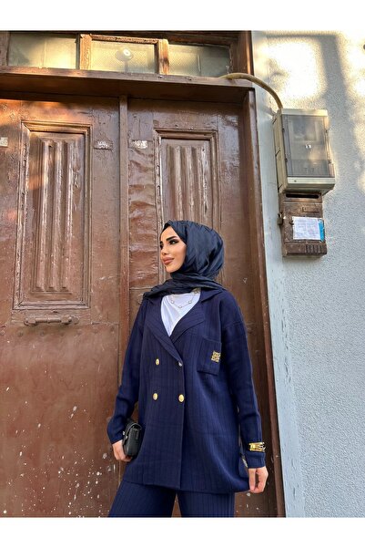 ensade طقم بنطلون وسترة بتفاصيل بروش من Arma