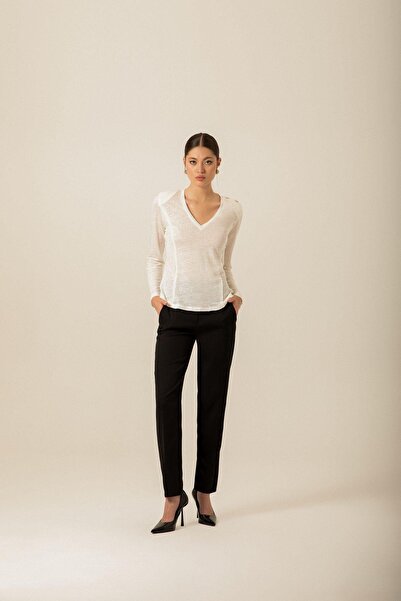 Rue Studio В'язана блузка екрю з ґудзиками на плечах