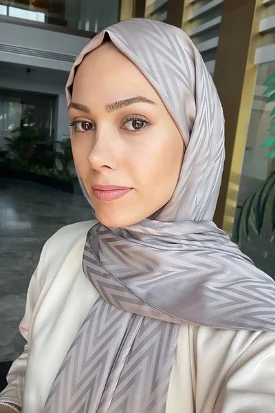 Madame Polo Aybüke Nur Demirci - Μεταξένιο σάλι Lisa Jacquard, Ζιγκ-ζαγκ μοτίβο - στάχτη