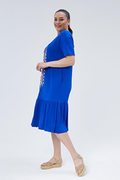 Ebsumu Kadın Büyük Beden Önü Renkli Çiçek Nakışlı Pileli Uzun Mavi Elbise