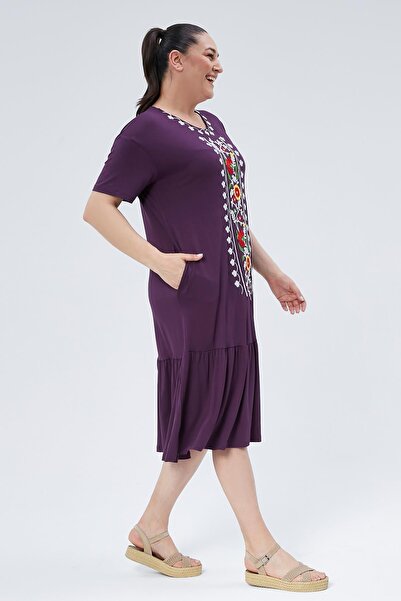 Ebsumu Kadın Büyük Beden Önü Renkli Çiçek Nakışlı Pileli Uzun Mor Elbise