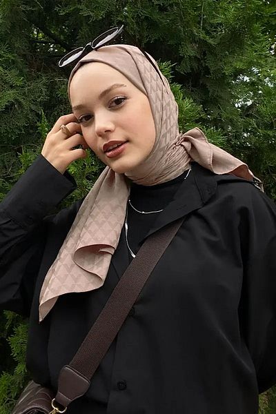 Madame Polo Ροζ Sena Silky Jacquard Lara Shawl με γεωμετρικά σχέδια - Σκούρο Μπεζ