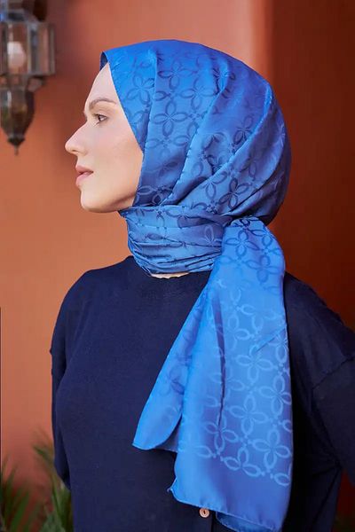 Madame Polo Διαχρονική συλλογή με μοτίβο μπλε τριφύλλι